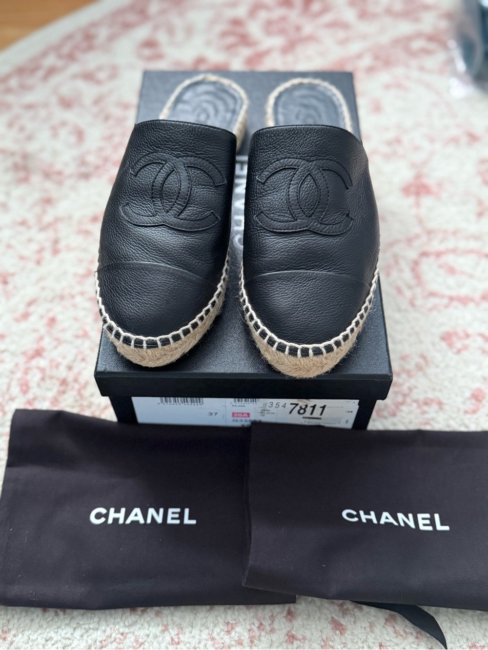 CHANEL Black Leather Espadrille Slides with Jute Trim